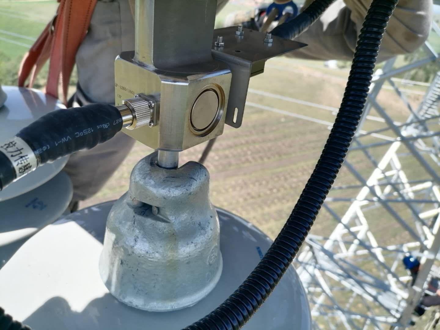 武漢電網(wǎng)加裝覆冰在線監(jiān)控裝置，為觀冰、抗冰舉措助力